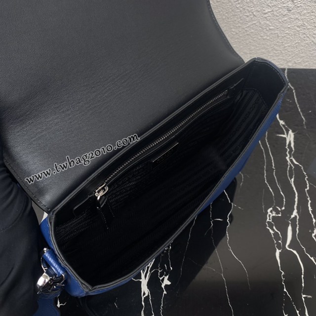 Prada專櫃新款刺繡織帶男斜跨包 2VD046 普拉達Saffiano皮革時尚翻蓋男士單肩包 csp1307